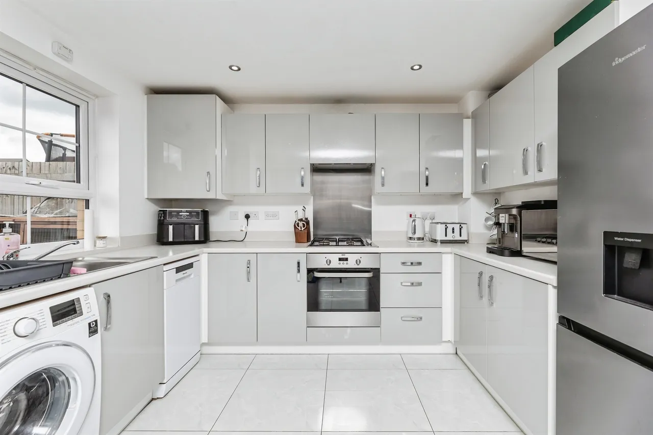 Crown Avenue, East Ardsley, WF3, photo 6