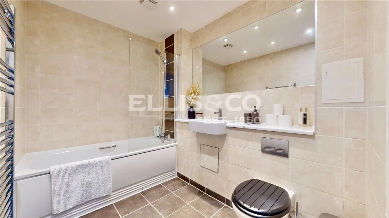 High Road, Wembley, HA9, photo 5