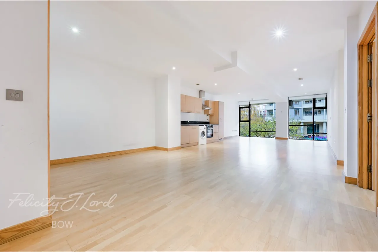 2 bed flat for sale, Roach Road, London, E3