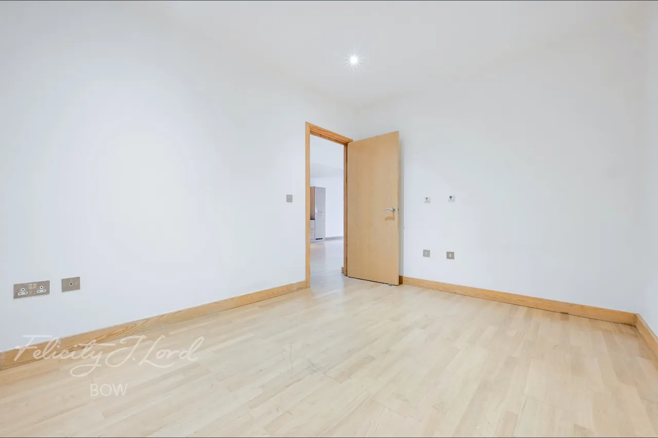 Roach Road, London, E3, photo 19