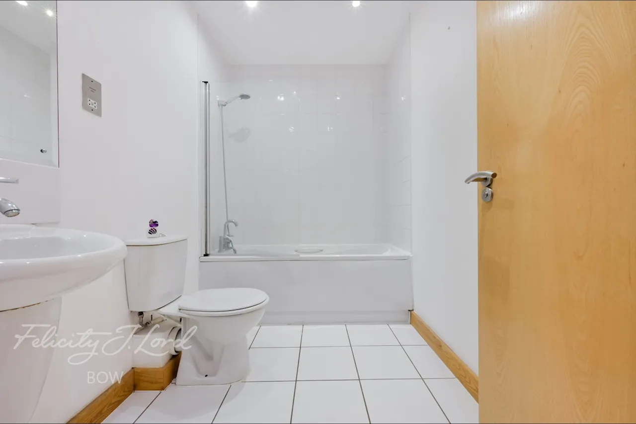 Roach Road, London, E3, photo 16