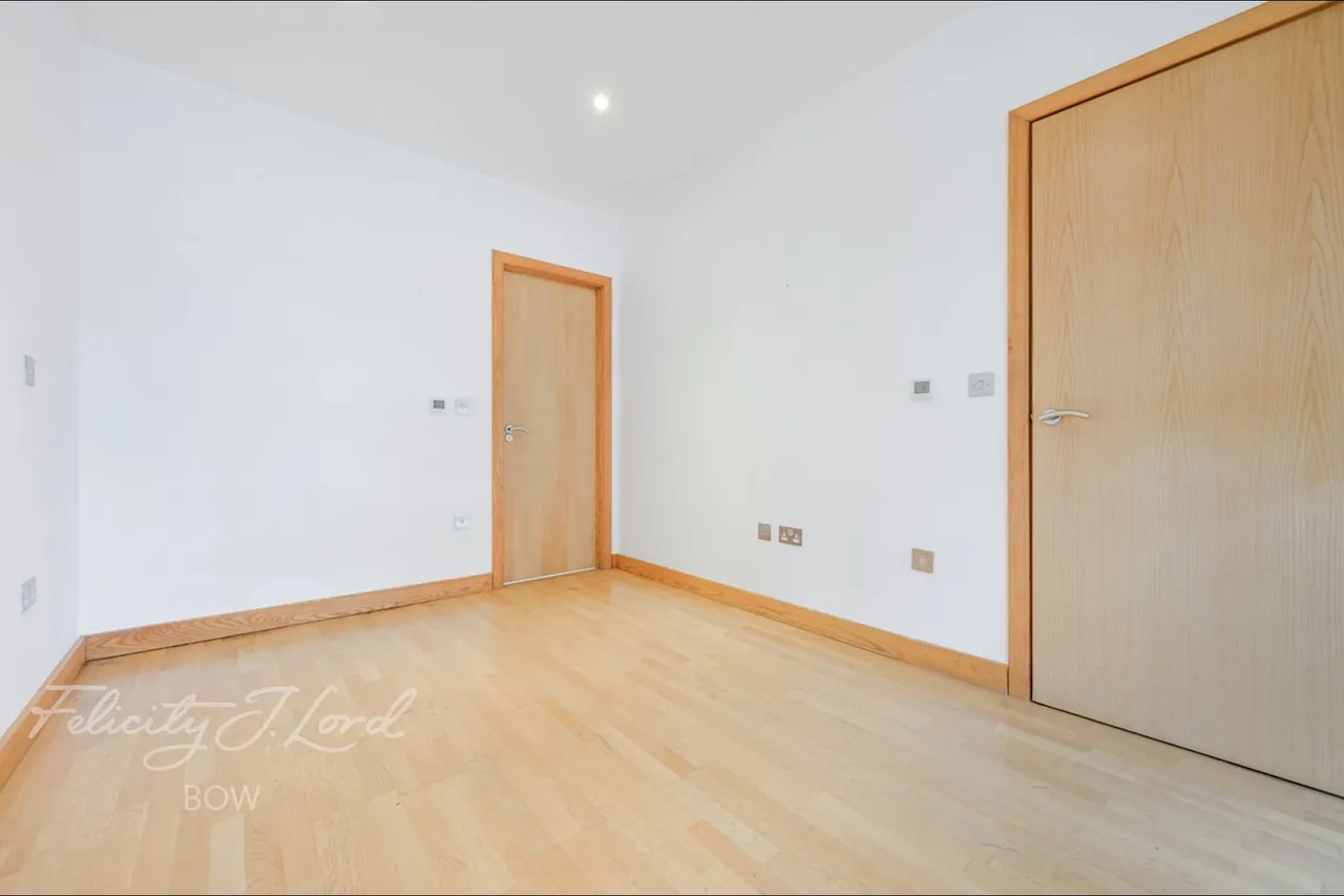Roach Road, London, E3, photo 10