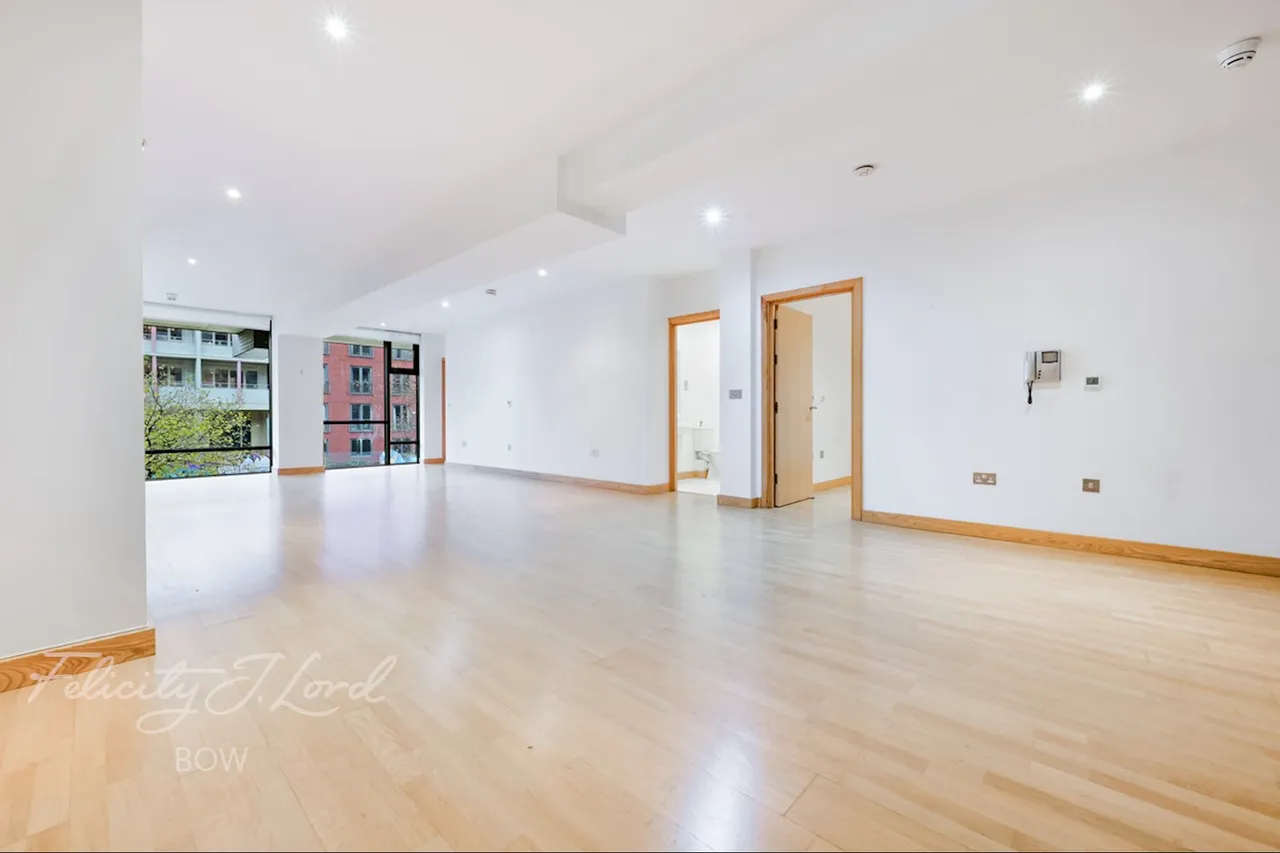 Roach Road, London, E3, photo 3