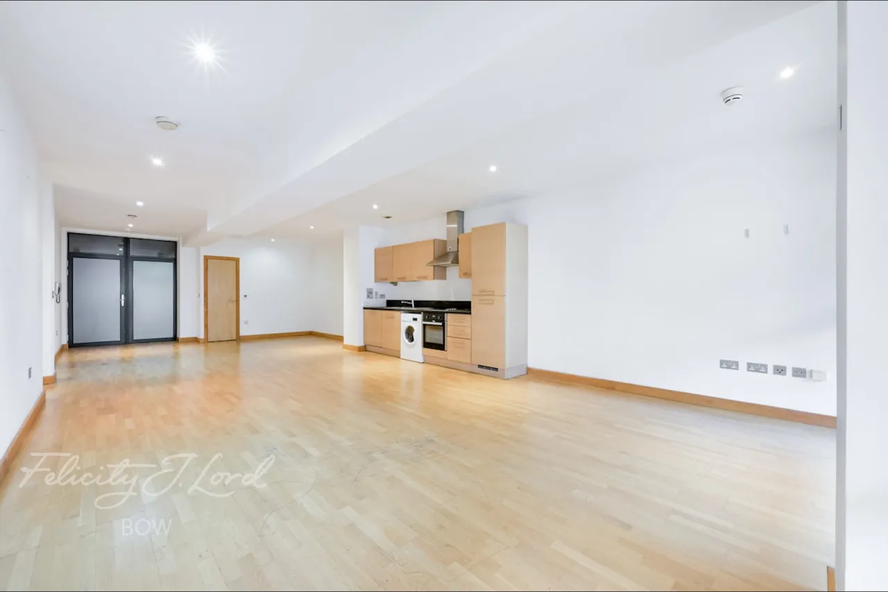 Roach Road, London, E3, photo 8