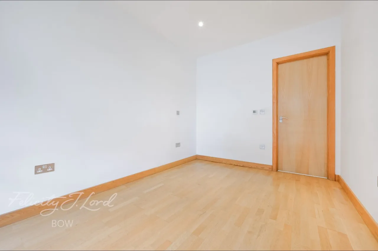 Roach Road, London, E3, photo 9