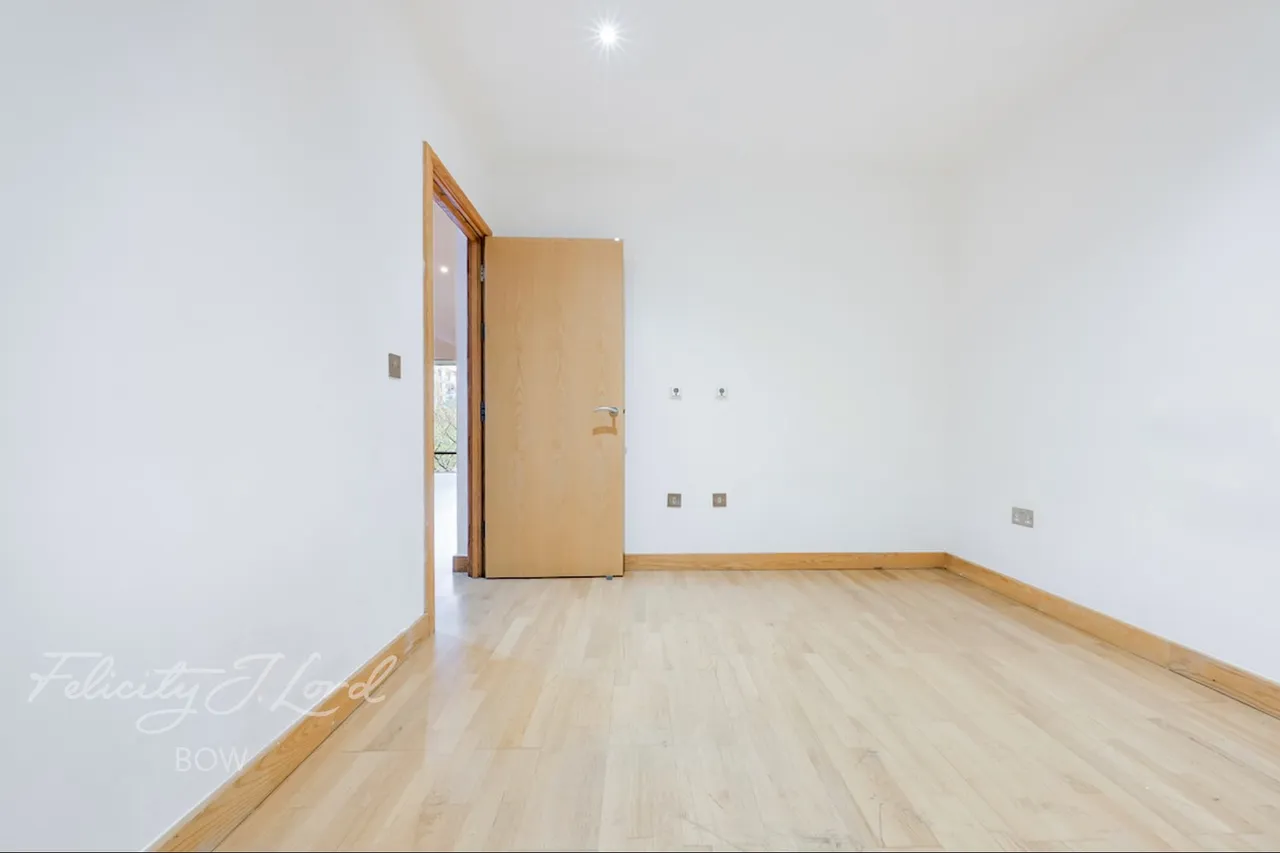 Roach Road, London, E3, photo 21