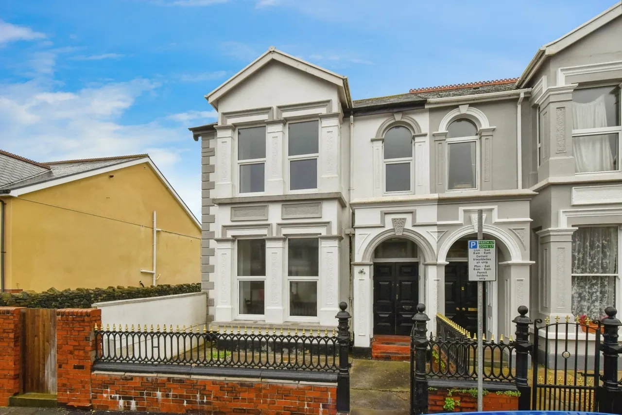 4 bed house for sale, Queen Victoria Road, Llanelli, SA15