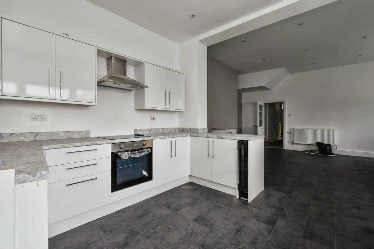 Queen Victoria Road, Llanelli, SA15, photo 15