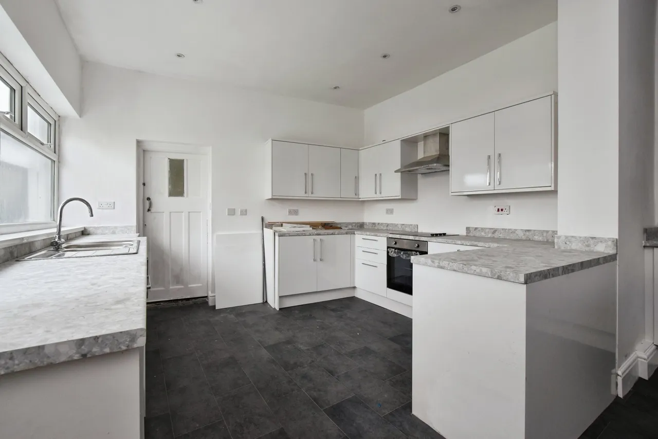 Queen Victoria Road, Llanelli, SA15, photo 2