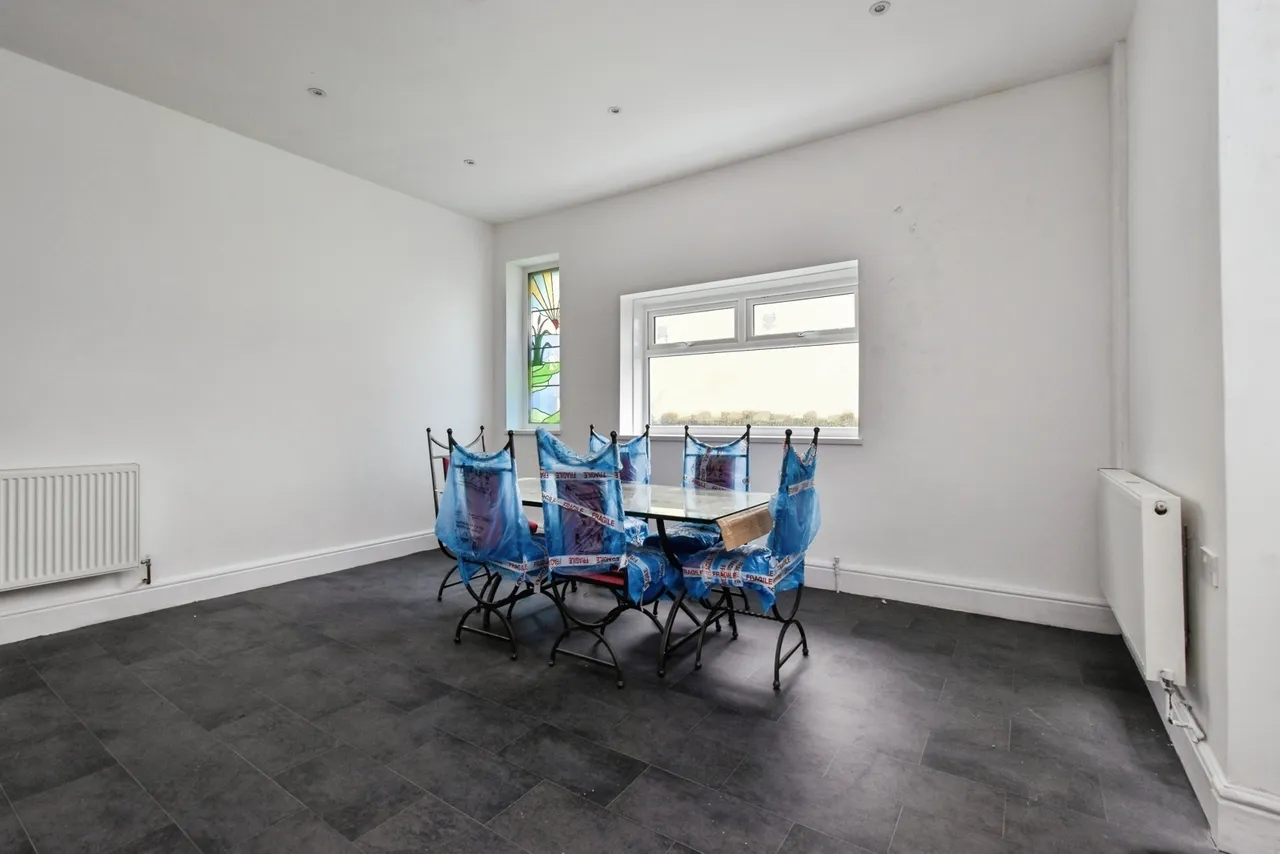 Queen Victoria Road, Llanelli, SA15, photo 12