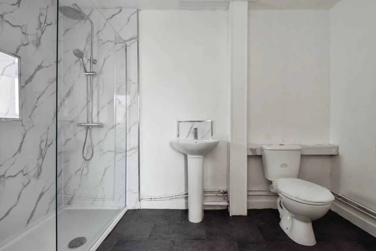 Queen Victoria Road, Llanelli, SA15, photo 16