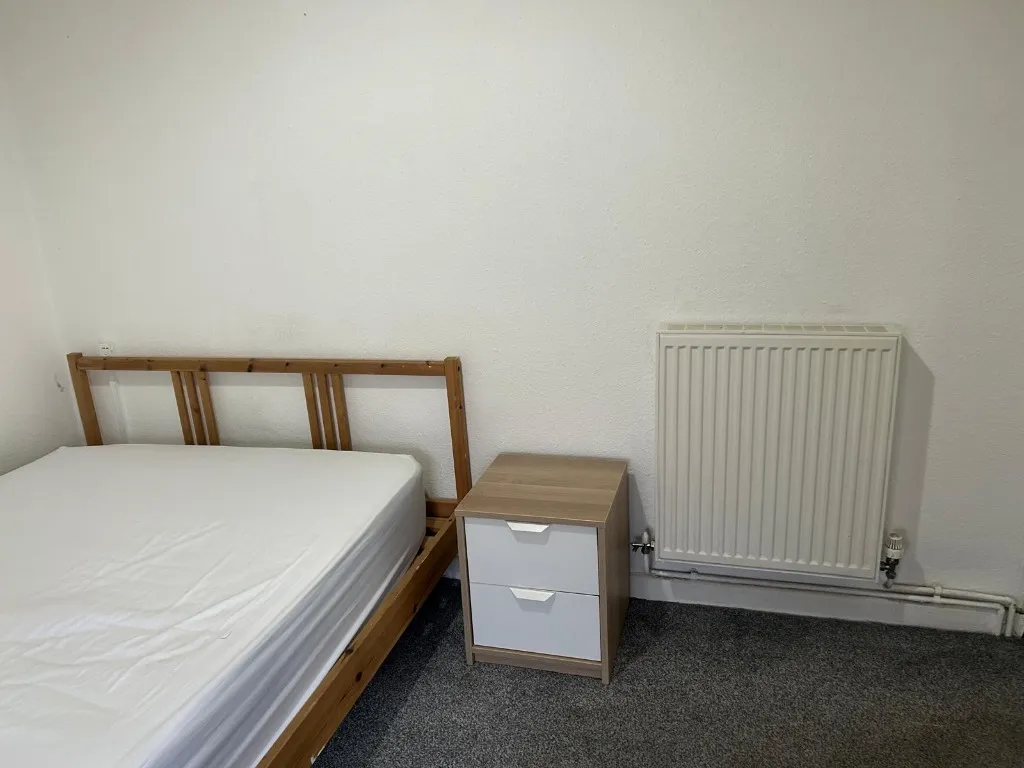 4 bed house to rent, Kathleen Grove, Rusholme, M14
