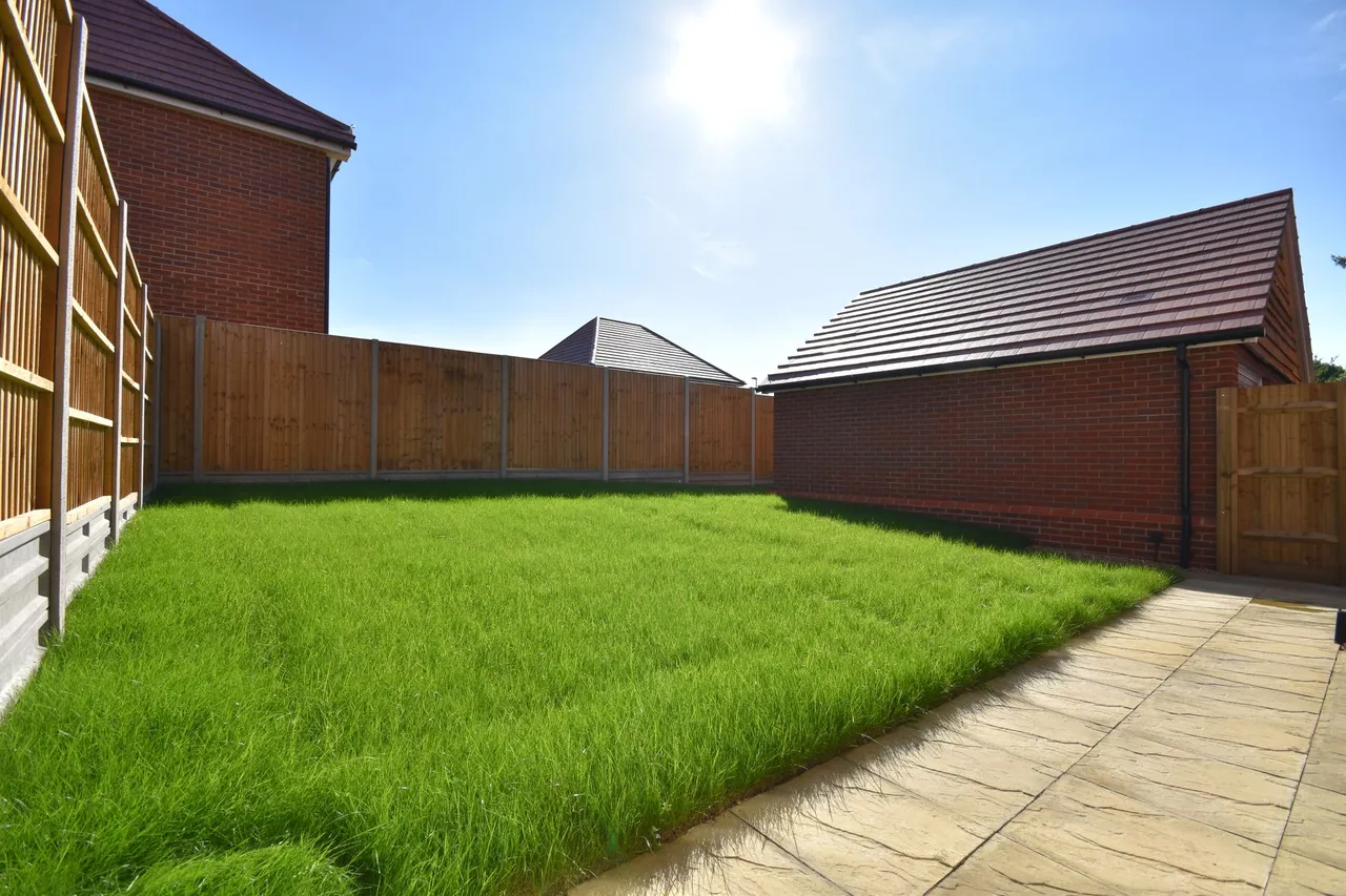 Bartons Road, PO9, photo 7