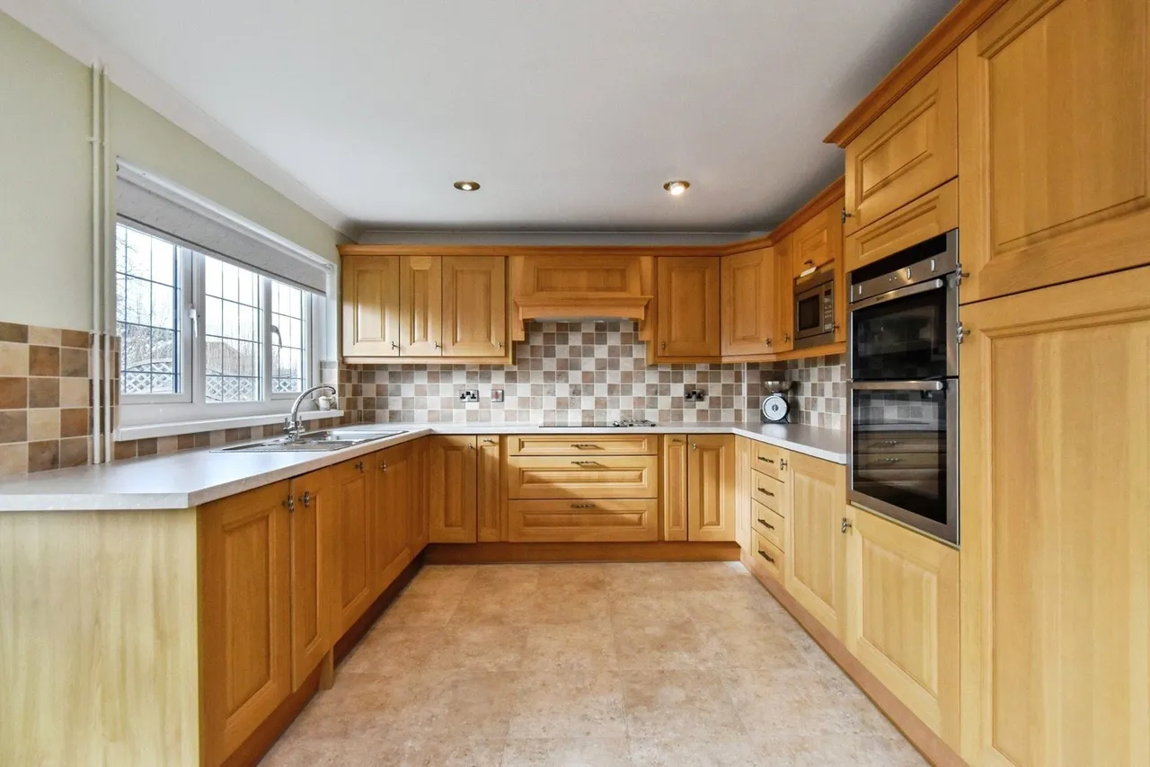 Maes Yr Helyg, Llandybie, SA18, photo 5