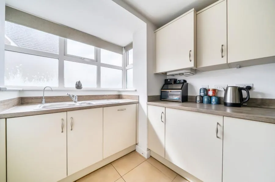 Windsor Crescent, Wokingham, RG40, photo 13