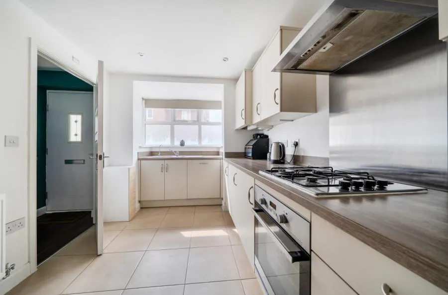 Windsor Crescent, Wokingham, RG40, photo 12