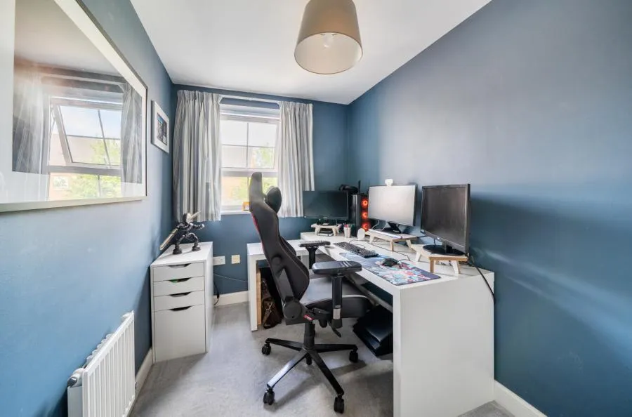 Windsor Crescent, Wokingham, RG40, photo 11