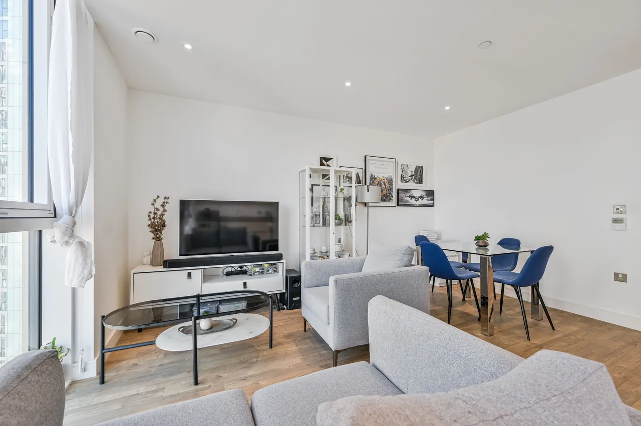 Flat 153, Gladwin Tower, 50 Wandsworth Road, London, photo 2
