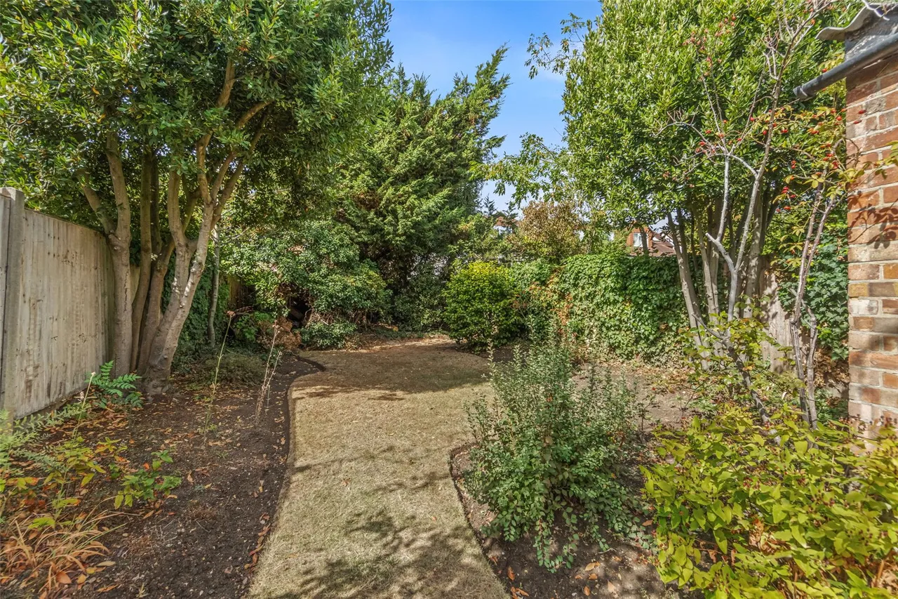 Avenue Road, Teddington, TW11 0BT, photo 9