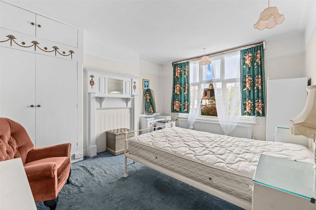 Avenue Road, Teddington, TW11 0BT, photo 6