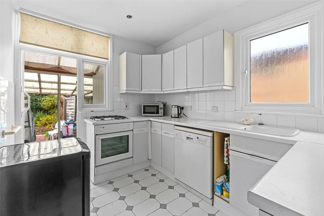 Avenue Road, Teddington, TW11 0BT, photo 5