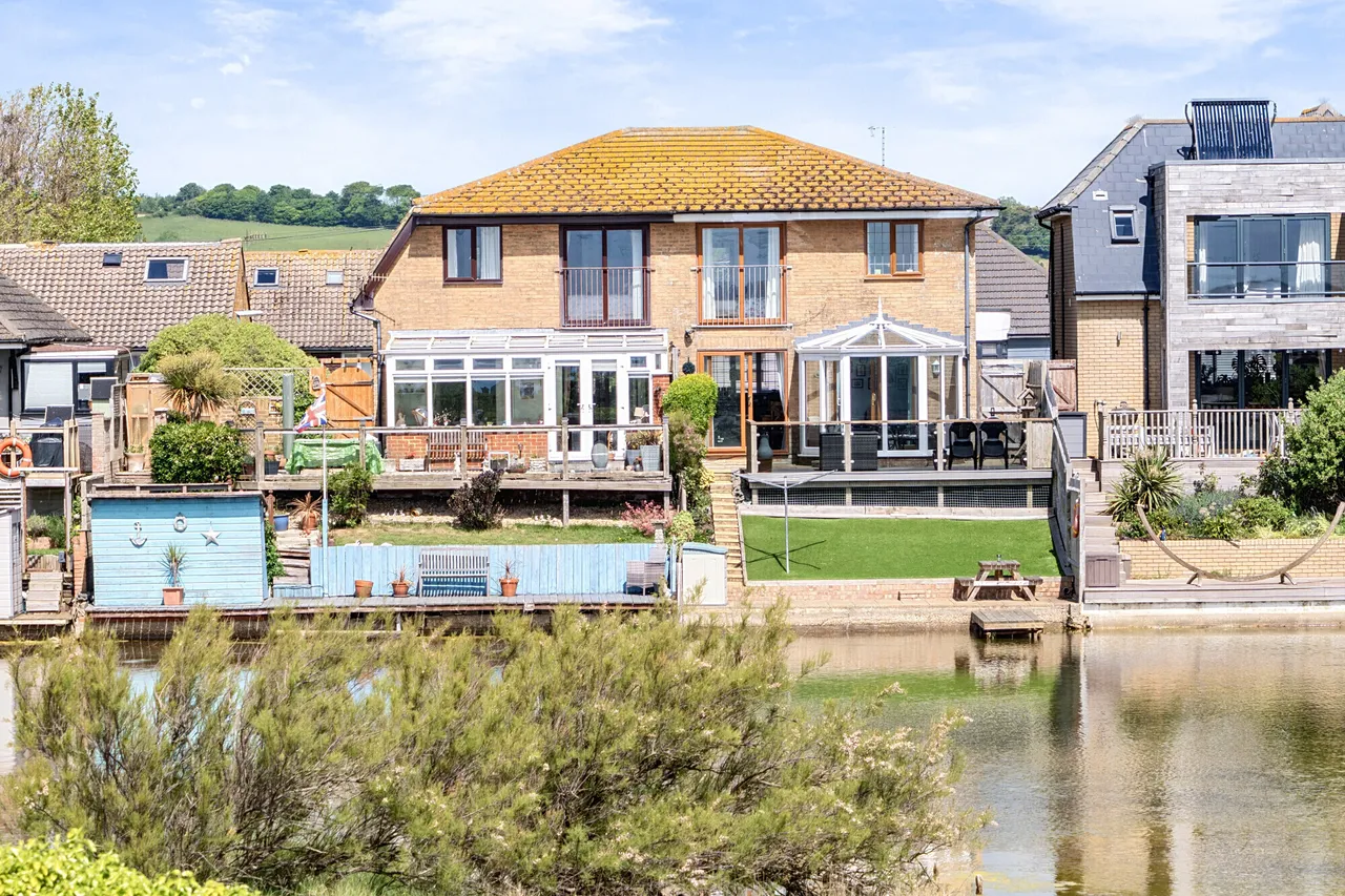 4 bed house for sale, Brighton Road, Lancing, BN15