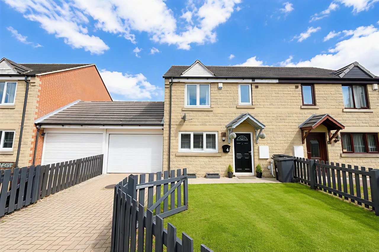 3 bed house for sale — Peasehill Close, Barnsley