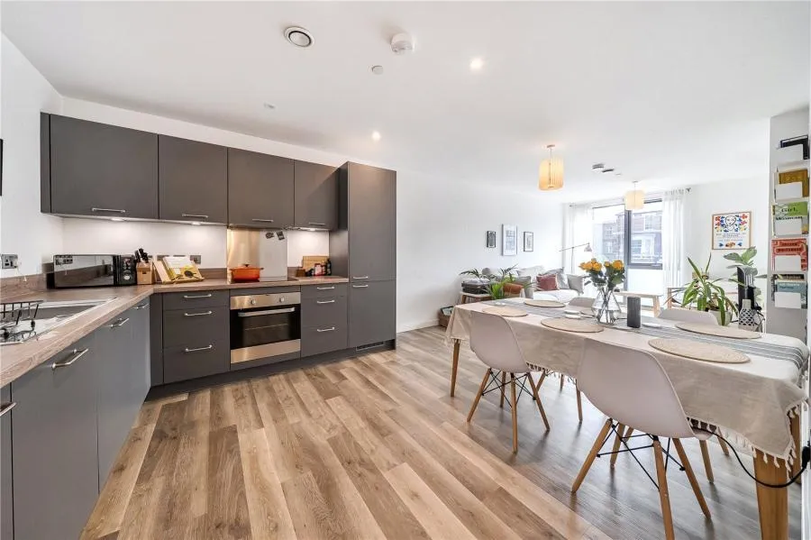 2 bed flat for sale, Clapham Road, London, SW9
