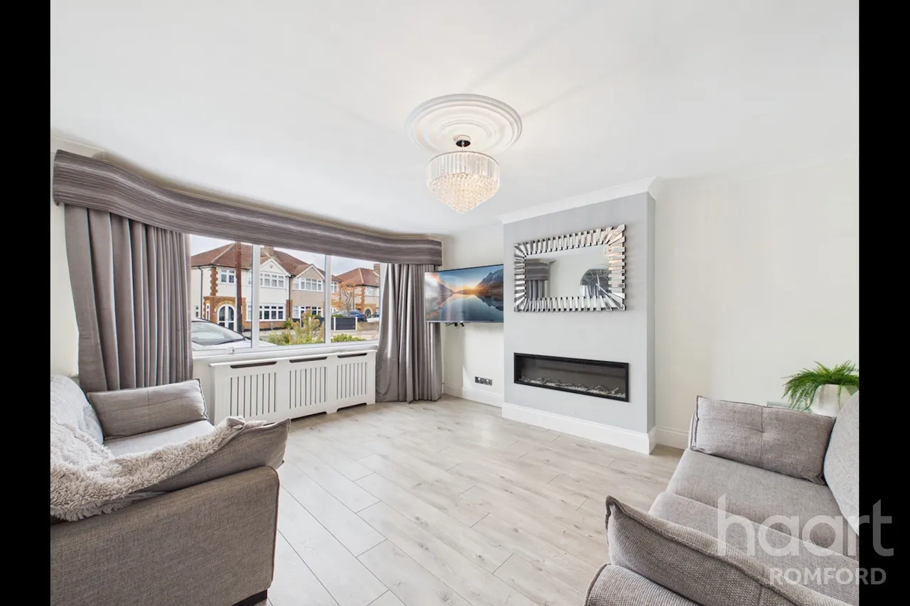 Moray Close, Romford, RM1, photo 3