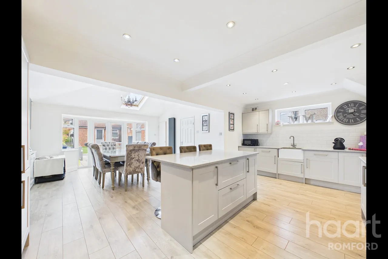 Moray Close, Romford, RM1, photo 5