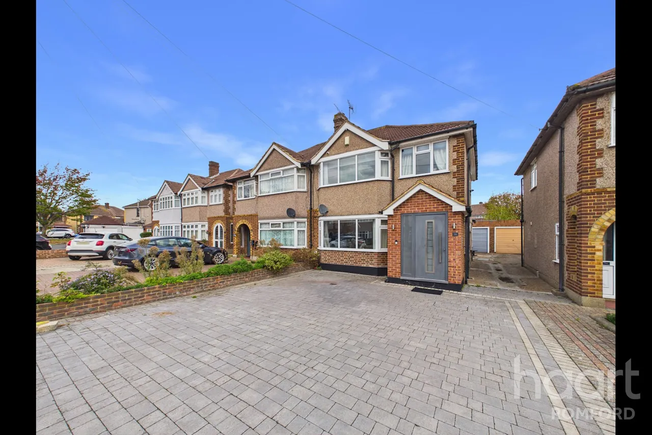 Moray Close, Romford, RM1, photo 2