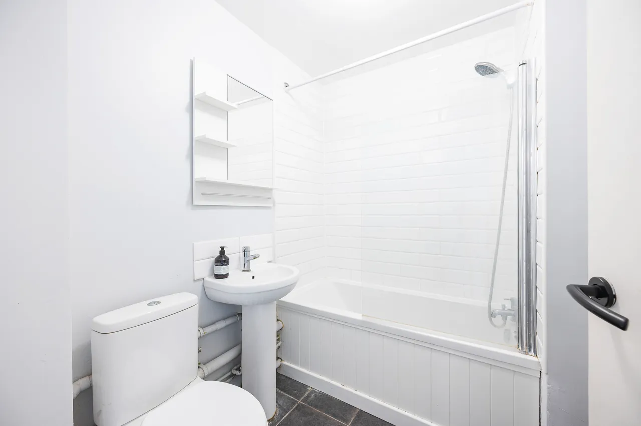 5 Regan Way, London, photo 4