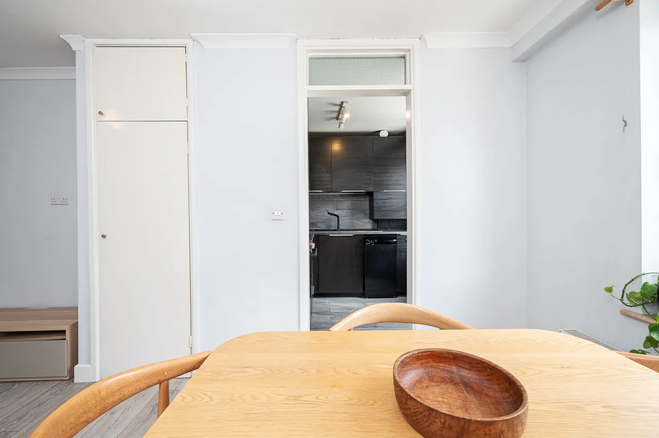 5 Regan Way, London, photo 9