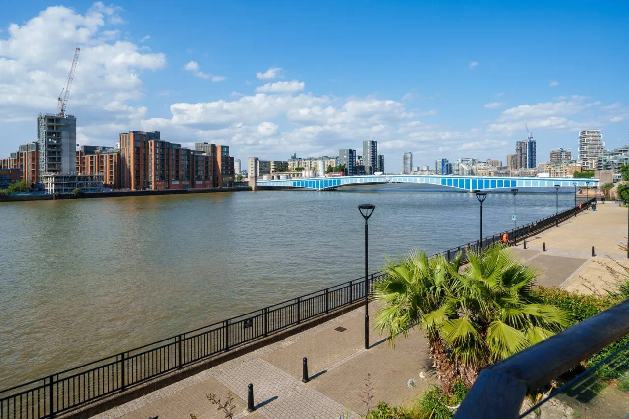 Smugglers Way, London, SW18, photo 11