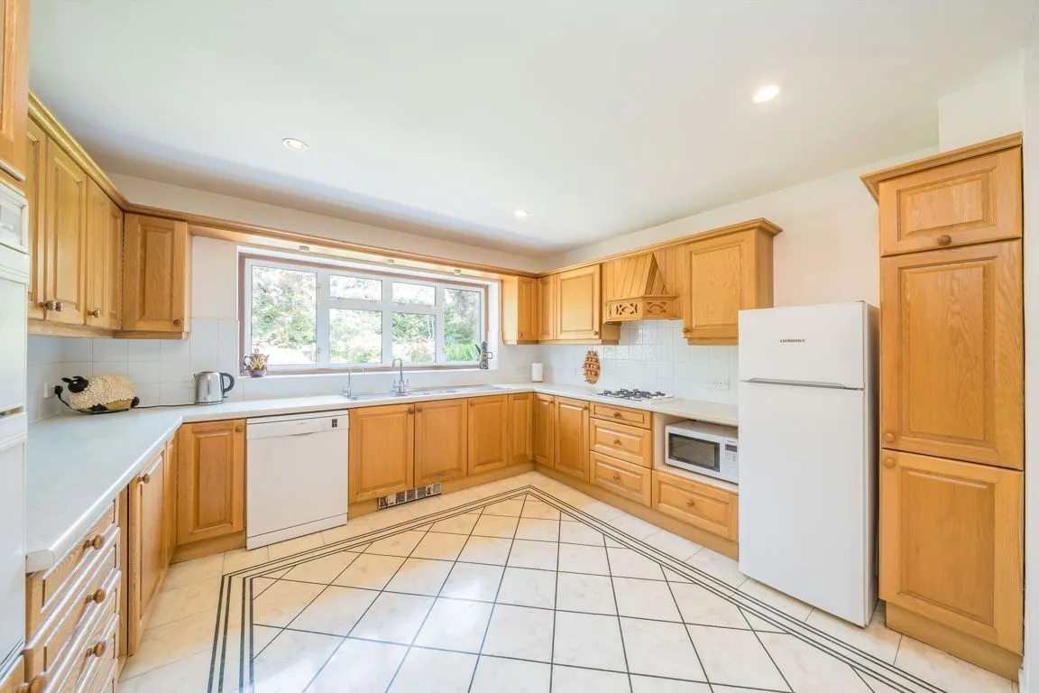York Road, Weybridge, KT13, photo 4