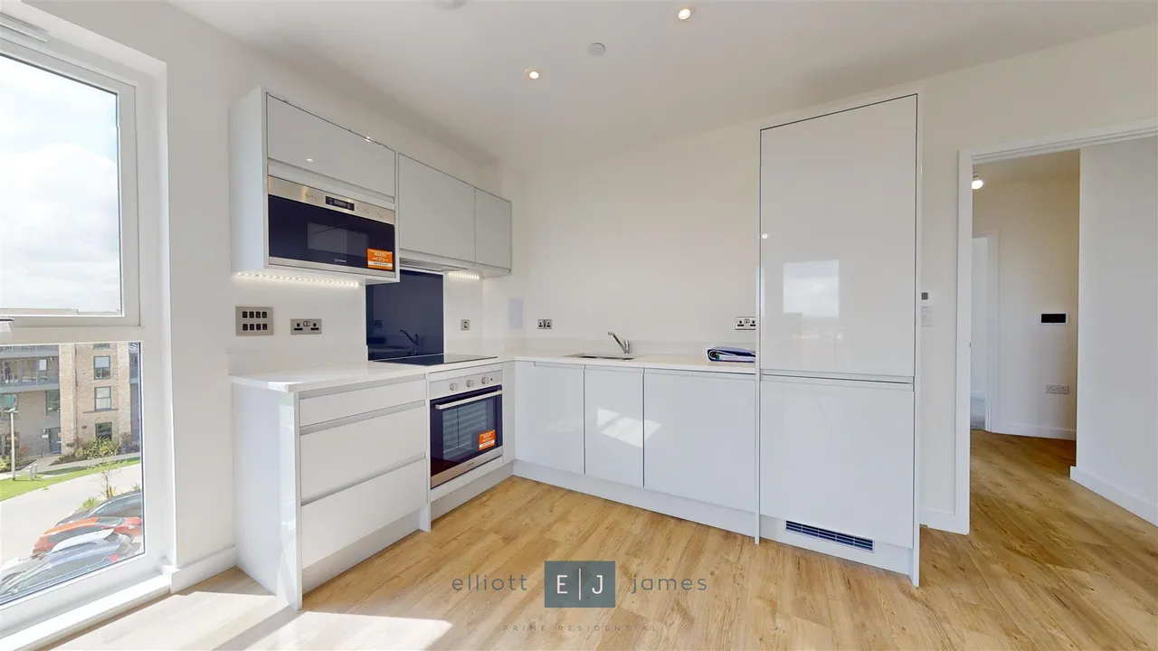 Luctons Close, Loughton, photo 2