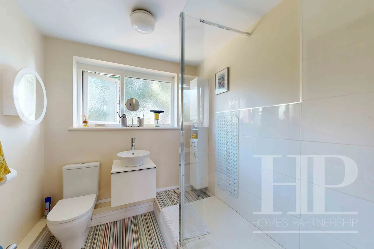 Southwick Close, East Grinstead, RH19, photo 12