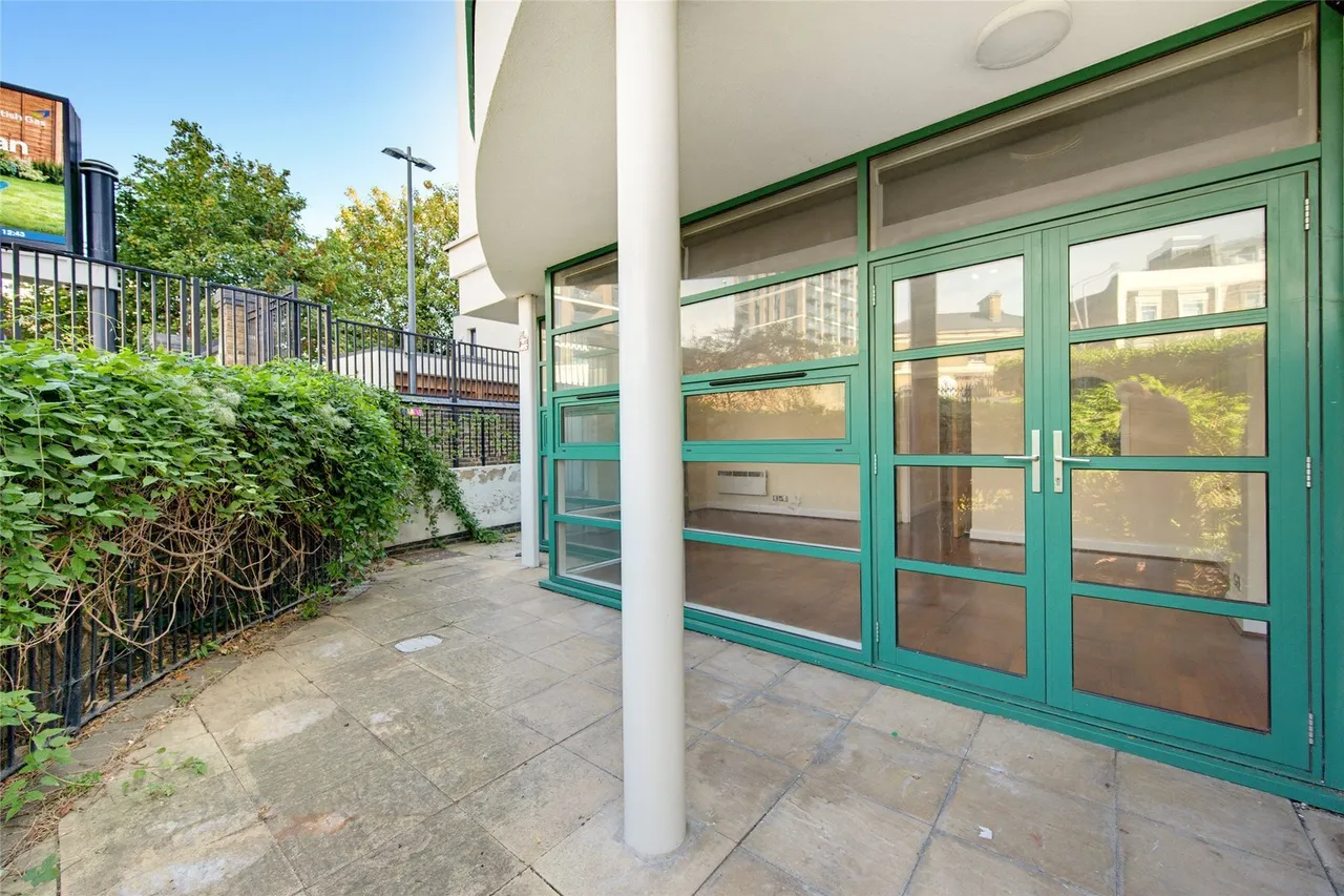 Aitman Drive, Brentford, TW8, photo 2