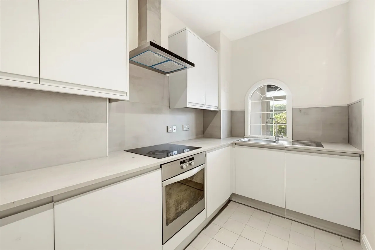 Aitman Drive, Brentford, TW8, photo 6