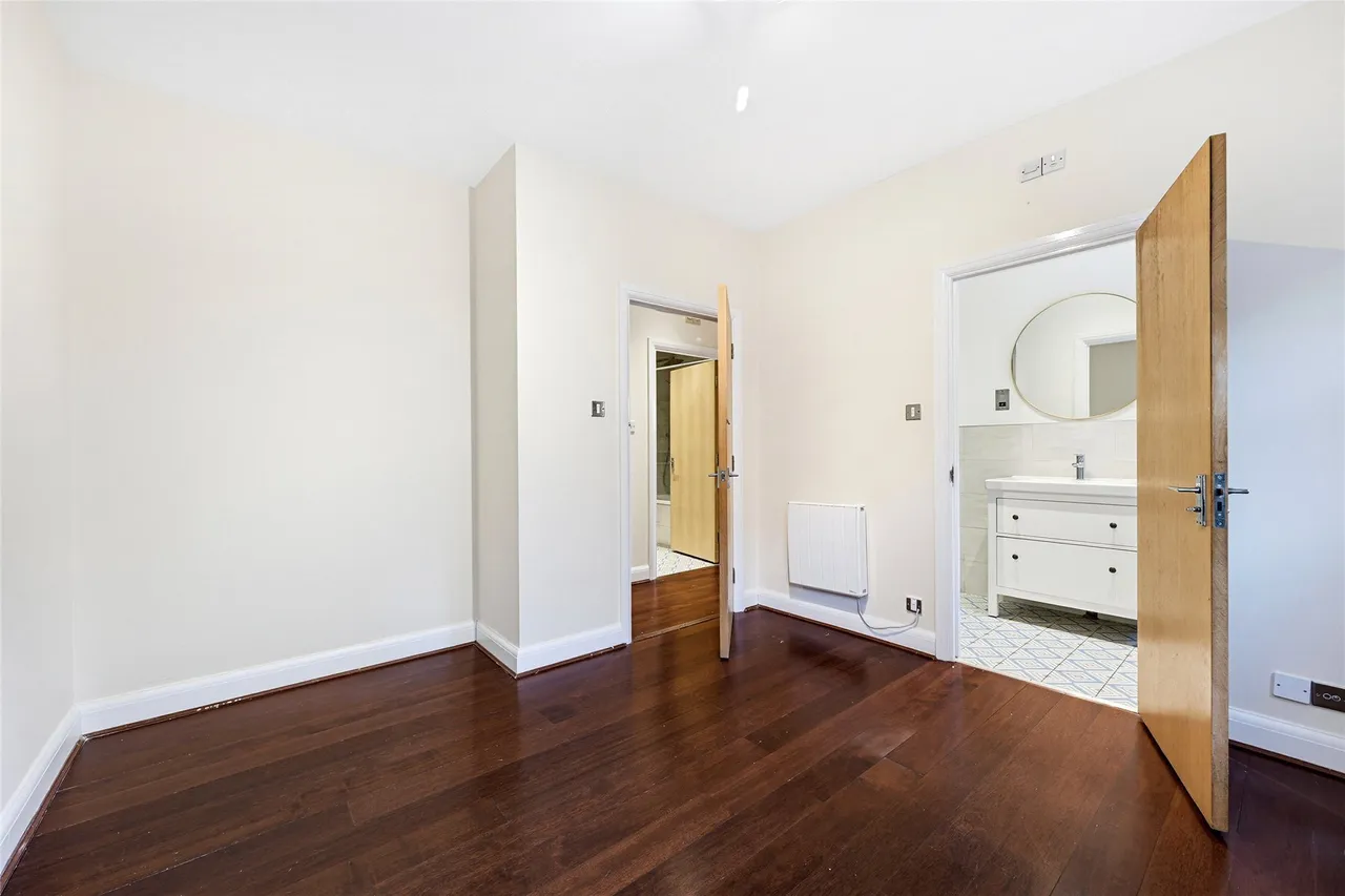 Aitman Drive, Brentford, TW8, photo 12