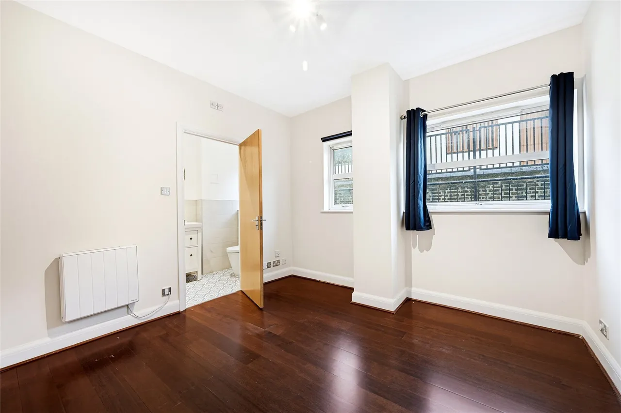 Aitman Drive, Brentford, TW8, photo 8