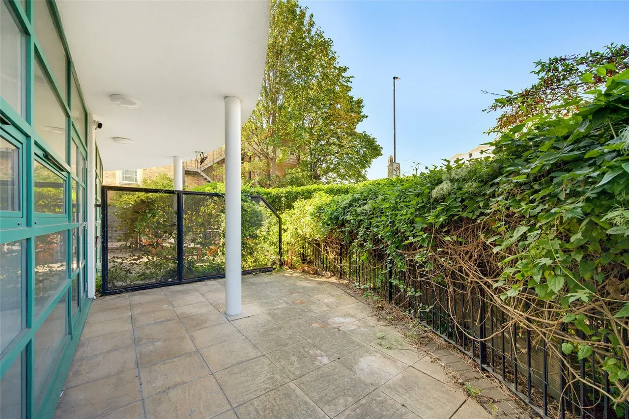 Aitman Drive, Brentford, TW8, photo 3