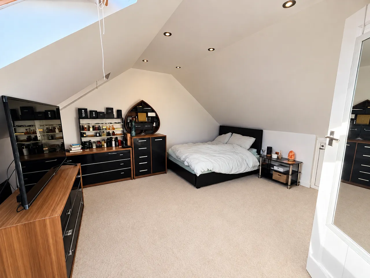 Stockingstone Road, LU2, photo 2