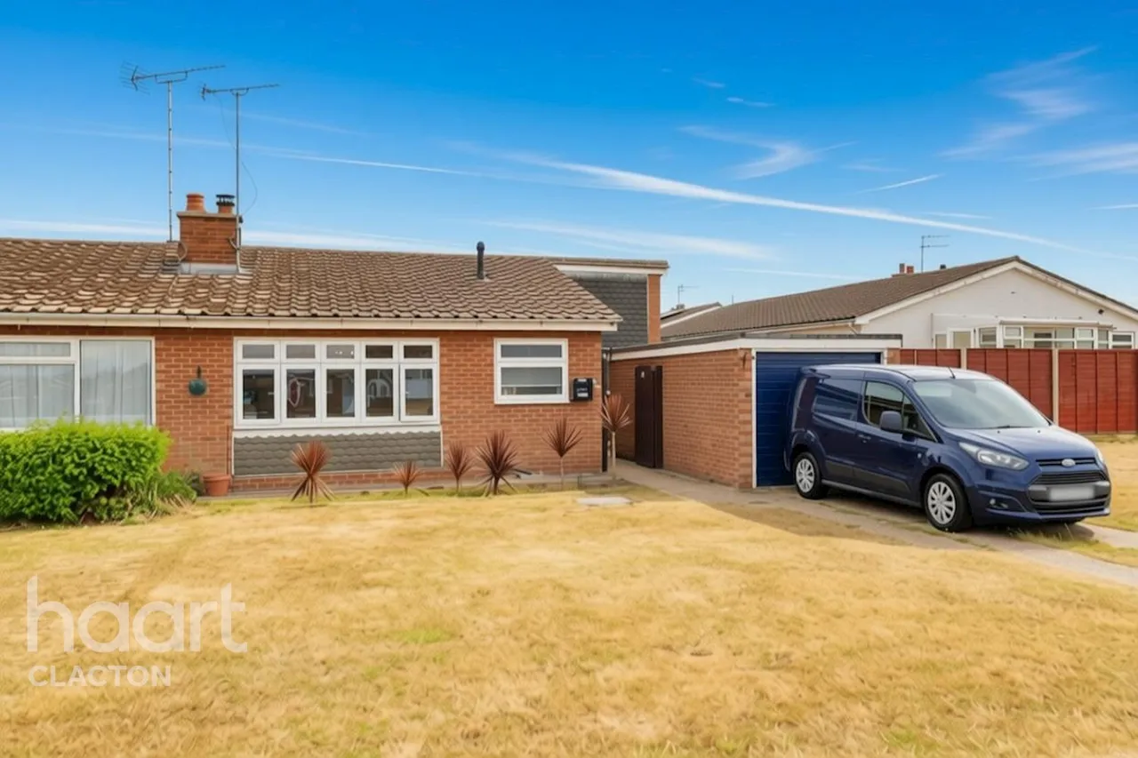 2 bed house for sale, Sparrows Herne, Clacton-On-Sea, CO15