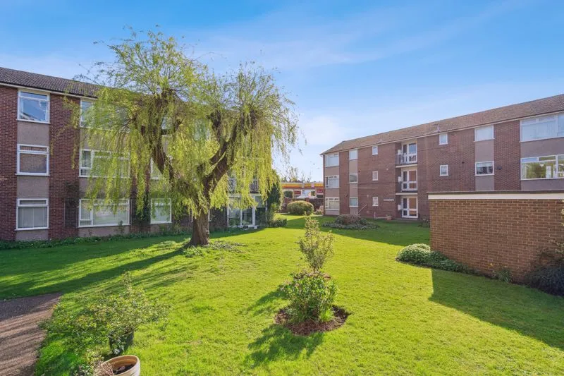 3 bed flat for sale — Cressington Place, Bourne End SL8 5SL