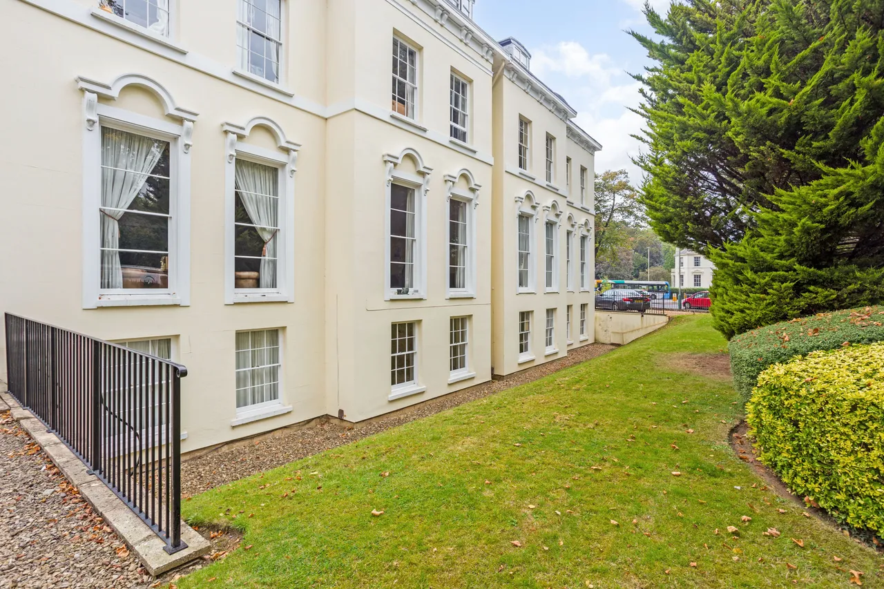Pittville Circus, Cheltenham, GL52, photo 9