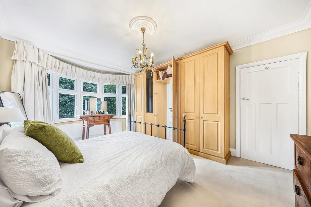 Warren Pond Road, North Chingford, E4, photo 22