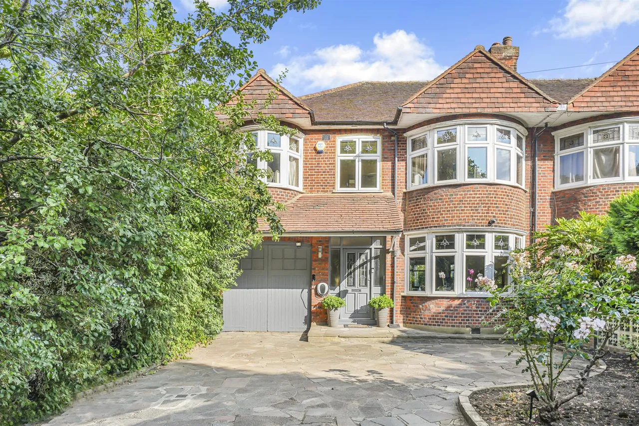 Warren Pond Road, North Chingford, E4, photo 33