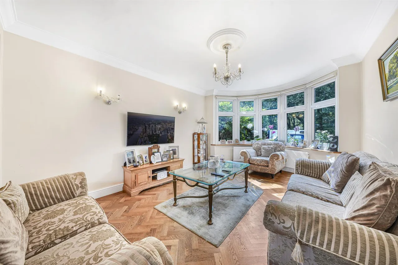 Warren Pond Road, North Chingford, E4, photo 8