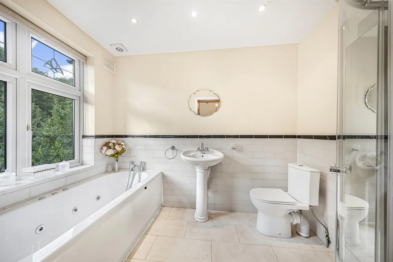 Warren Pond Road, North Chingford, E4, photo 24